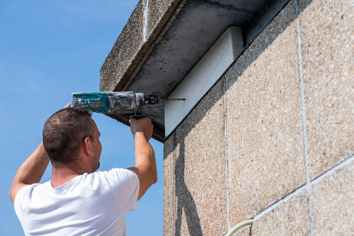 Wages Catching up in Visegrád Countries... A Never-Ending Story