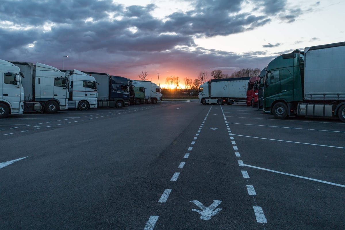 Polish, Hungarian lorry drivers unimpressed by UK’s offer of short-term work visas