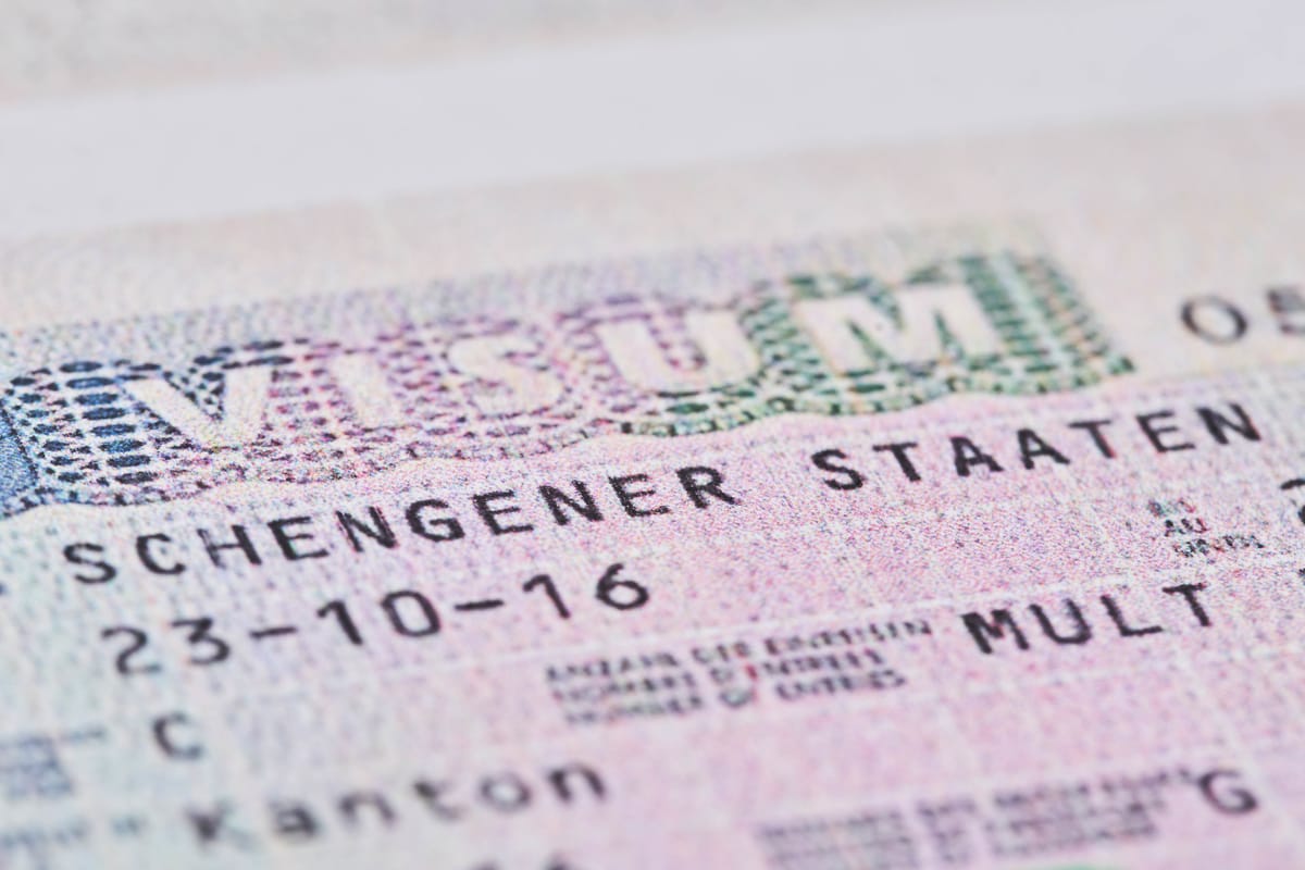 Baltic countries to fully ban entry for Russian citizens, while EU plans major restrictions