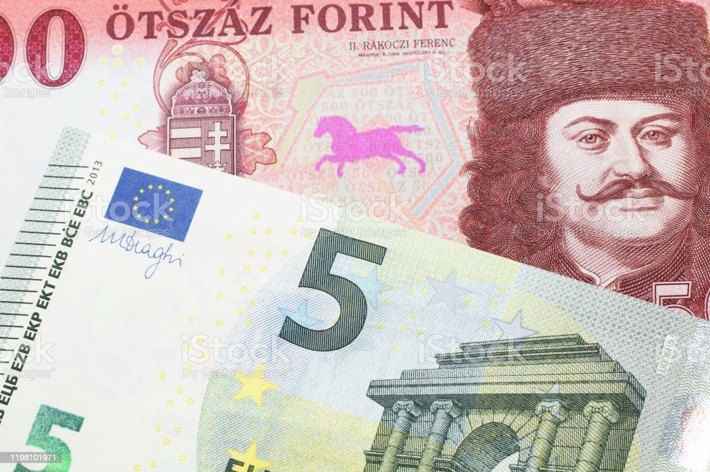 Forint falls regionally, as CEE central bankers mull rate cuts