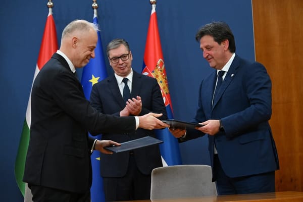 Hungarian Defence Minister Kristof Szalay-Bobrovniczky, Serbian President Aleksander Vucic and Serbian Defence Minister Bratislav Gasic