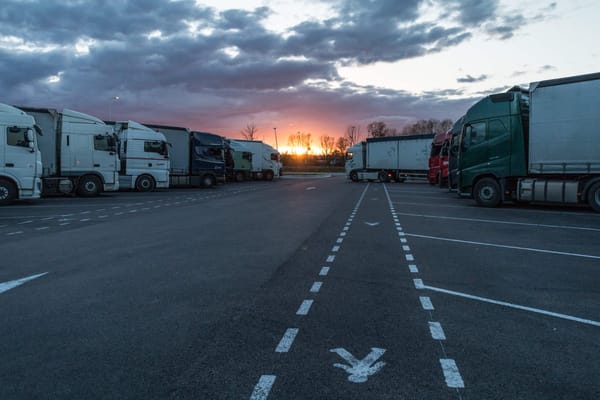 Polish, Hungarian lorry drivers unimpressed by UK’s offer of short-term work visas
