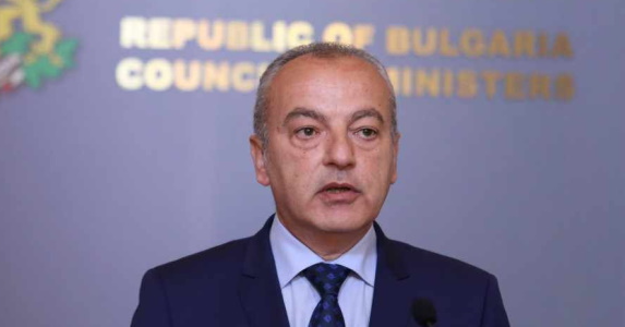 Bulgaria appoints interim PM, calls October election
