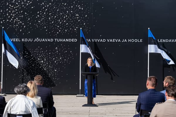 Kallas on brink over husband's Russia links